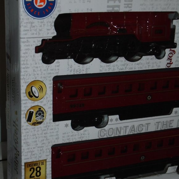 LIONEL, HARRY POTTER, HOGWARTS EXPRESS, TRAIN SET, 28 PIECE SET, BRAND NEW!! - Picture 2 of 12